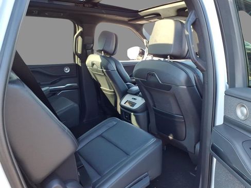 New 2025 Lincoln Navigator Reserve w/ Jet Appearance Package AWD/4WD image 10