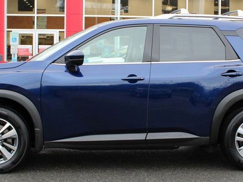 Used 2024 Nissan Pathfinder SL image 8