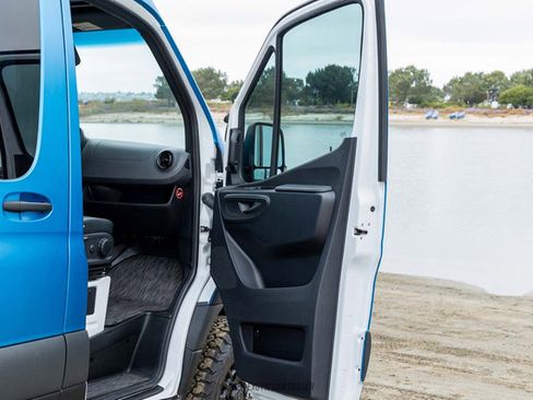 Used 2021 Mercedes-Benz Sprinter 2500 image 42