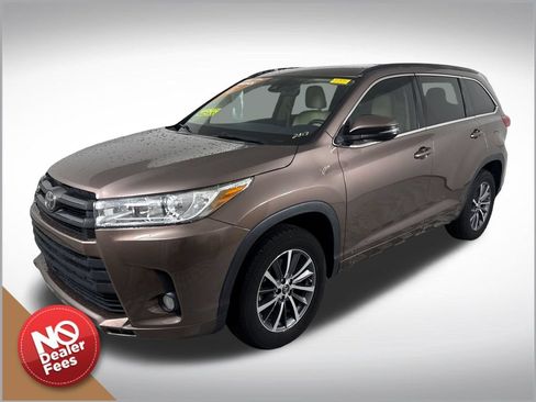 Used 2017 Toyota Highlander XLE FWD image 8