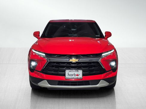 Used 2025 Chevrolet Blazer LT image 2