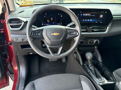 Used 2025 Chevrolet TrailBlazer LT AWD/4WD image 13
