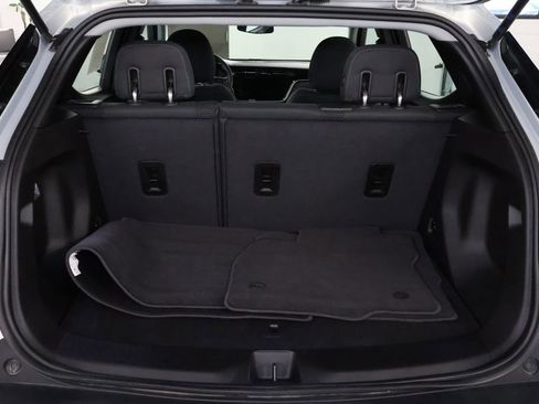 Used 2022 Chevrolet Bolt EUV LT w/ Comfort Package FWD image 16