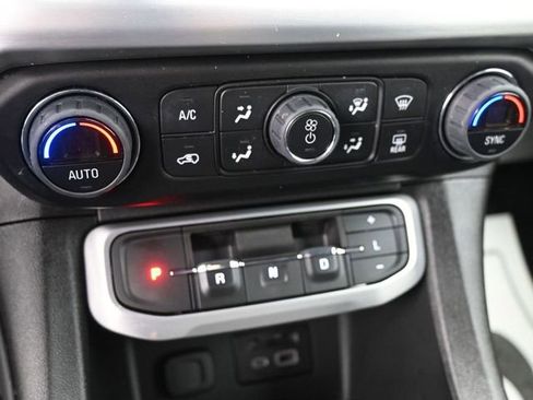 Used 2023 GMC Acadia SLT w/ Elevation Edition image 11