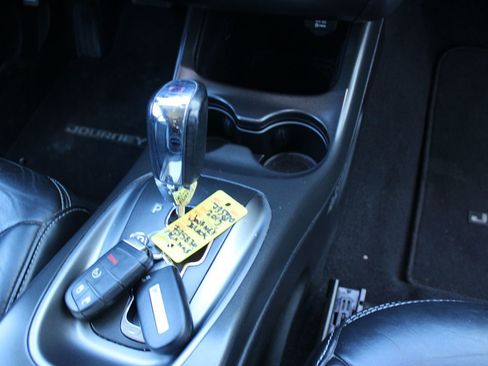 Used 2015 Dodge Journey Crossroad w/ Flexible Seating Group image 25