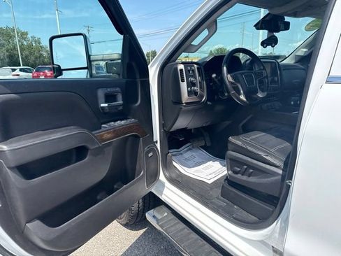 Used 2018 GMC Sierra 2500 Denali w/ Duramax Plus Package AWD/4WD image 27