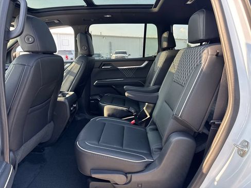 Used 2025 GMC Acadia Denali FWD image 13