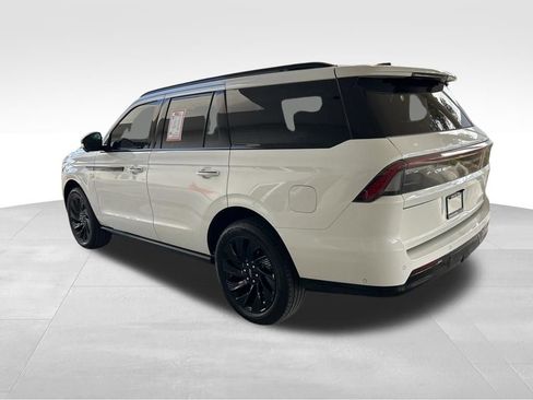 Used 2025 Lincoln Navigator Reserve w/ Jet Appearance Package image 4