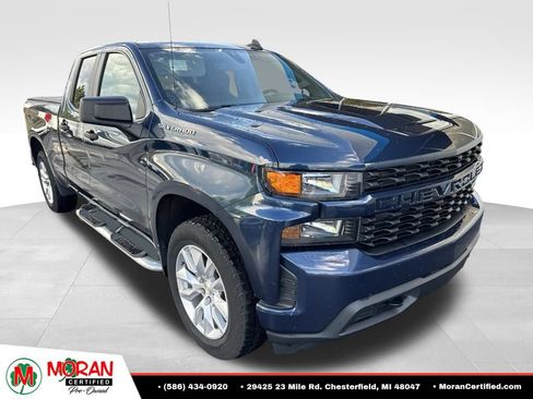 Used 2020 Chevrolet Silverado 1500 Custom w/ Custom Value Package AWD/4WD image 2