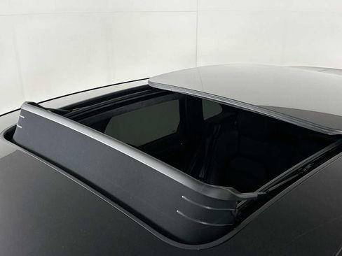 Certified 2018 Porsche Macan Turbo AWD/4WD image 23