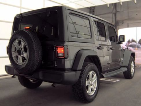 Used 2018 Jeep Wrangler Unlimited Sport S AWD/4WD image 2