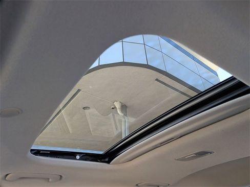 Used 2025 Hyundai Venue SEL image 28