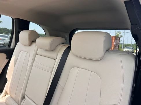 Used 2021 Mercedes-Benz GLB 250 w/ Premium Package image 18