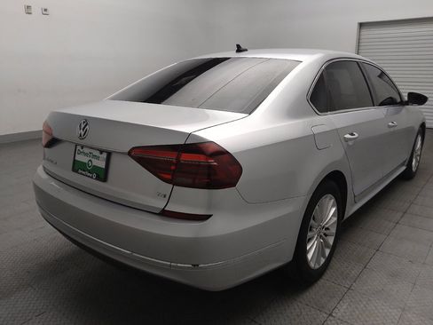 Used 2017 Volkswagen Passat 1.8T SE w/ SE Lighting Package FWD image 9
