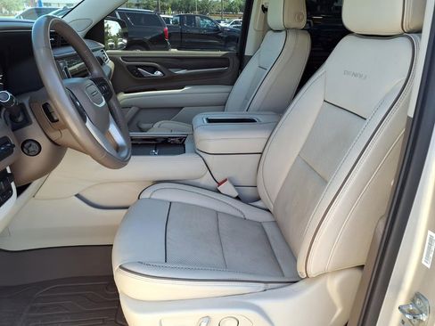 Used 2022 GMC Yukon XL Denali w/ Advanced Technology Package AWD/4WD image 29