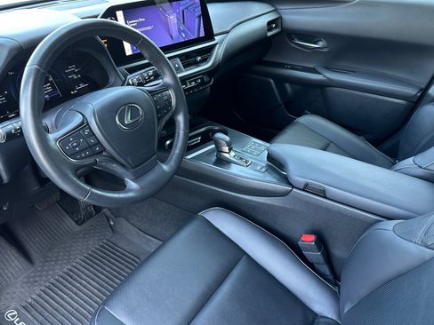 Certified 2025 Lexus UX 300h FWD w/ Accessory Package (Z2) image 4