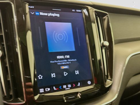 Used 2023 Volvo XC60 B5 Core image 21