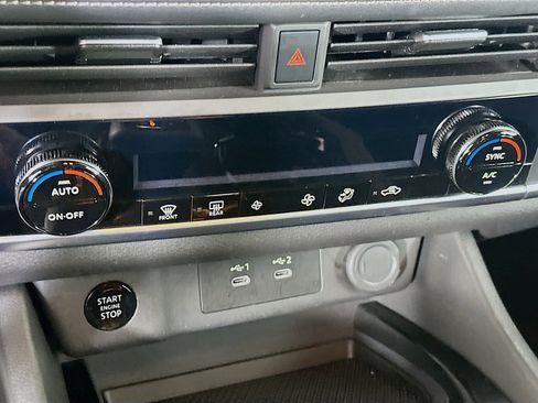 Used 2025 Nissan Rogue SV image 23