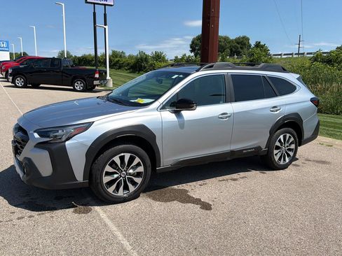 Used 2024 Subaru Outback Limited AWD/4WD image 5