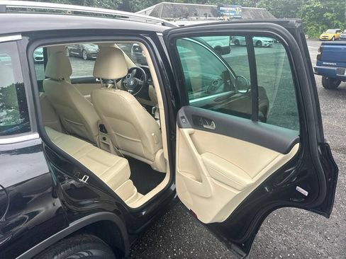 Used 2017 Volkswagen Tiguan Wolfsburg Edition AWD/4WD image 31