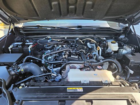 Used 2025 Toyota Tacoma SR AWD/4WD image 32