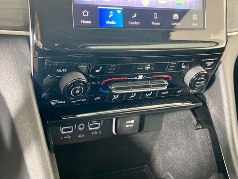 Used 2022 Jeep Grand Cherokee Limited image 15