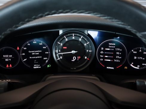 Certified 2024 Porsche 911 Carrera RWD image 15