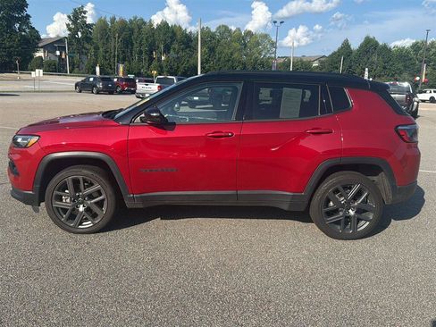 Used 2026 Jeep Compass Limited AWD/4WD image 3