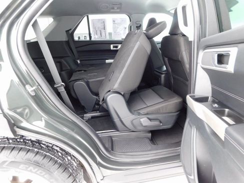 Used 2023 Ford Explorer XLT image 31