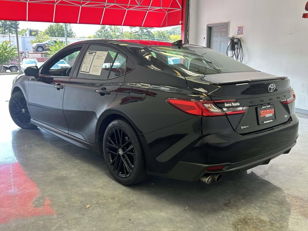 Used 2025 Toyota Camry SE FWD image 5