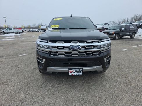Used 2024 Ford Expedition Platinum image 3