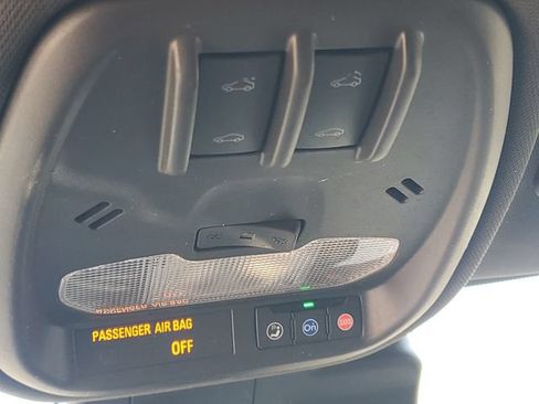 Certified 2024 Chevrolet Trax RS w/ Sunroof Package FWD image 30
