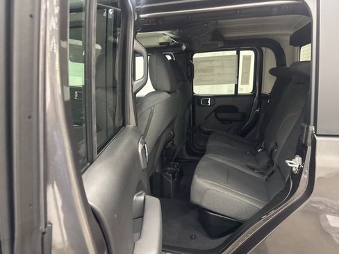 Used 2025 Jeep Gladiator Willys image 6