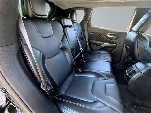 Used 2021 Jeep Cherokee Limited image 25