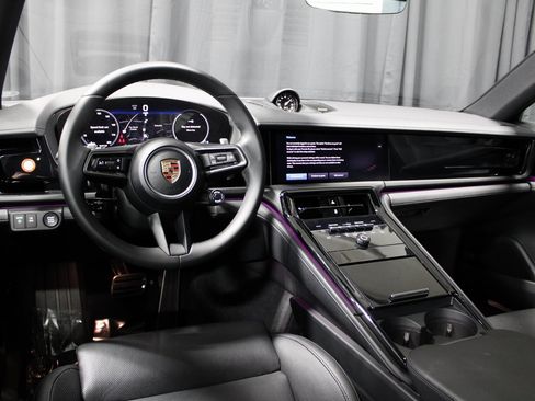 Certified 2025 Porsche Panamera 4 image 4
