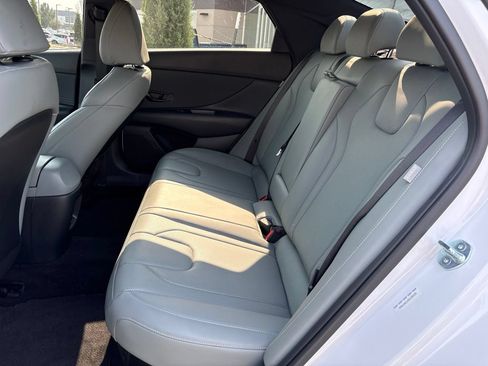 Certified 2025 Hyundai Elantra Limited FWD image 6