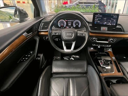 Used 2024 Audi Q5 e Premium Plus w/ Premium Plus Package AWD/4WD image 7
