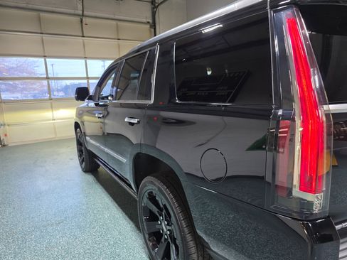 Used 2019 Cadillac Escalade Premium Luxury image 10