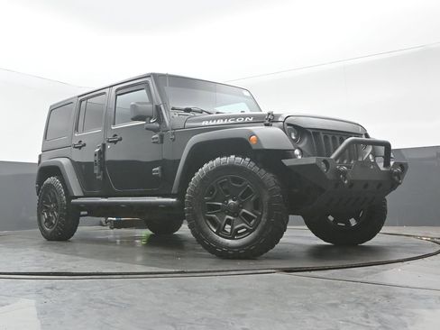 Used 2016 Jeep Wrangler Unlimited Rubicon w/ Connectivity Group AWD/4WD image 27