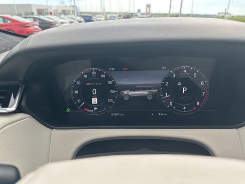 Used 2018 Land Rover Range Rover Velar R-Dynamic HSE image 17