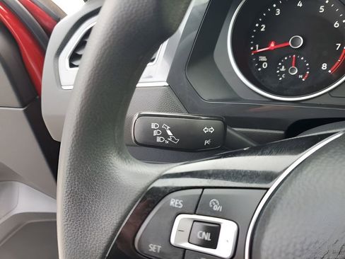 Used 2019 Volkswagen Tiguan S image 35