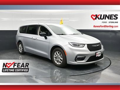 Used 2024 Chrysler Pacifica Touring-L