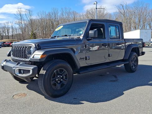 Used 2025 Jeep Gladiator Sport AWD/4WD image 3