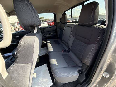 Used 2025 Nissan Frontier SV AWD/4WD image 25
