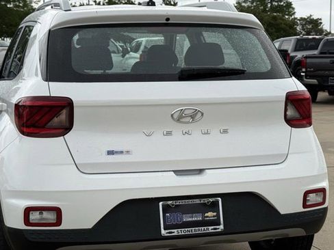 Used 2024 Hyundai Venue SEL FWD image 8