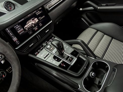 Certified 2020 Porsche Cayenne Turbo image 29