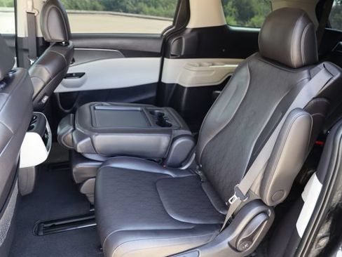 Used 2023 Kia Carnival LX FWD image 12