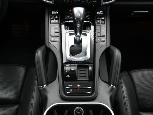 Used 2014 Porsche Cayenne image 21