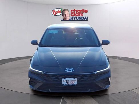 New 2026 Hyundai Elantra Limited FWD image 8