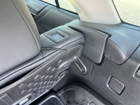 Used 2025 Subaru Outback Limited AWD/4WD image 38
